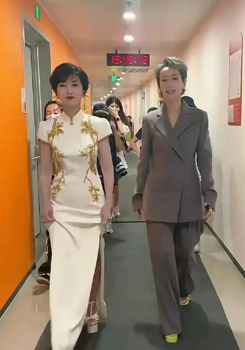 这对荧屏上的夫妻已经分开很长时间了，再次相见的时候头发都白了！夫妻俩对于迈入老年