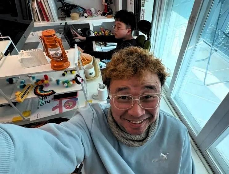 很多人记得，他很浪漫，找到旧爱，全心感动，以为是真爱。可是后来，韩国报纸，一篇消