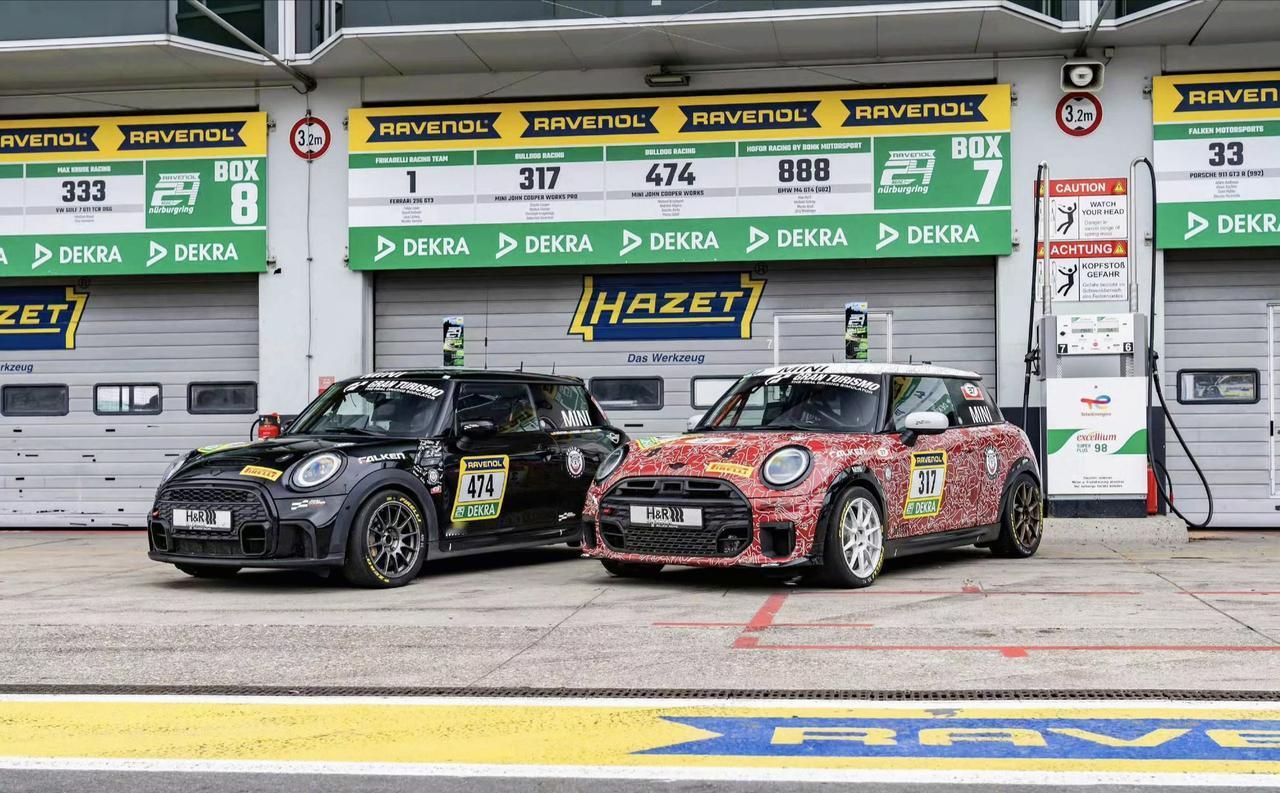全新MINI JCW Pro获得纽博格林24小时耐力赛小组冠军。
说它是全球最有