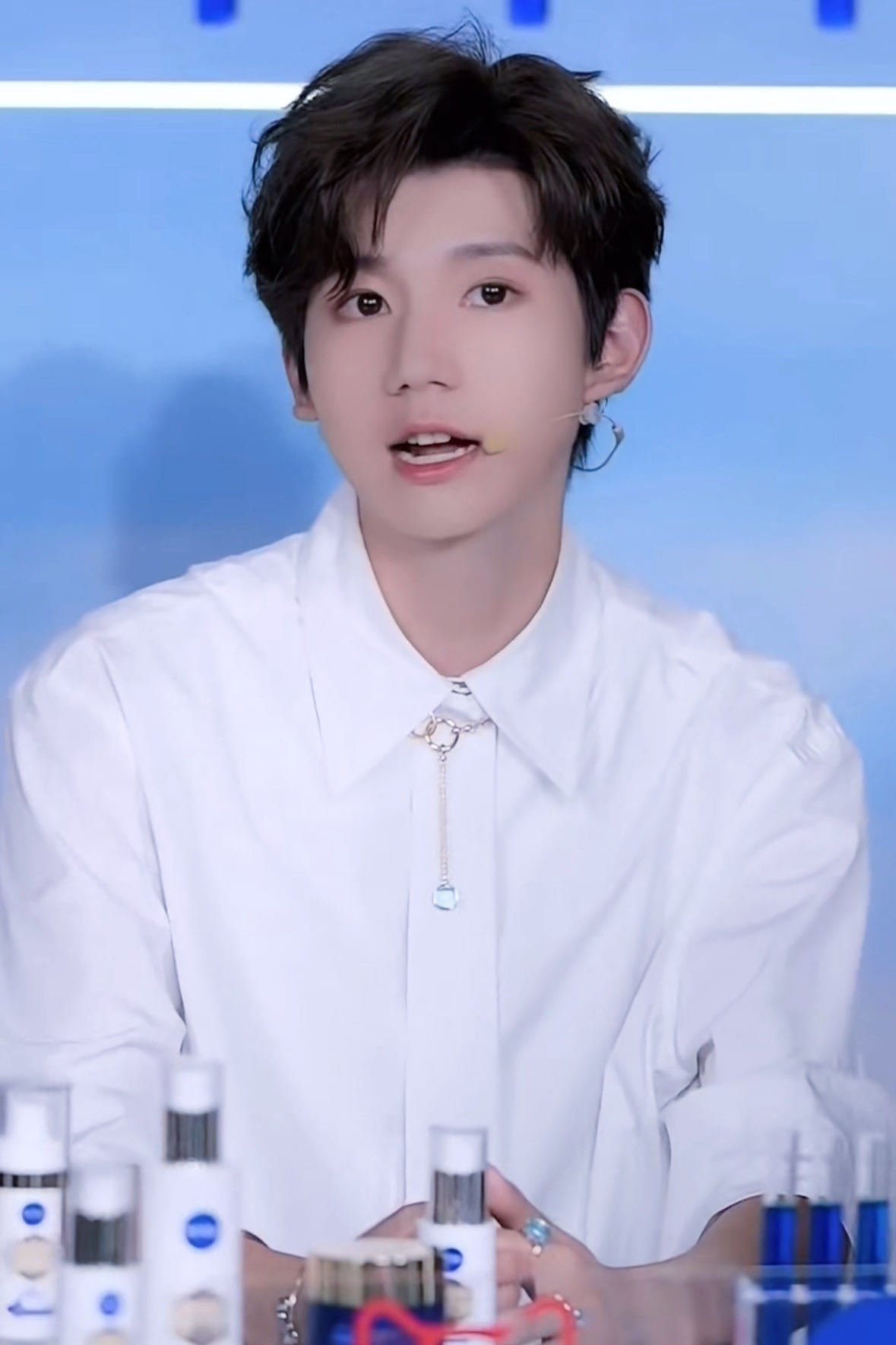王源直播小源说“很开心在这里跟大家相见，今后的日子一起不断突破” 🥹一句话足够