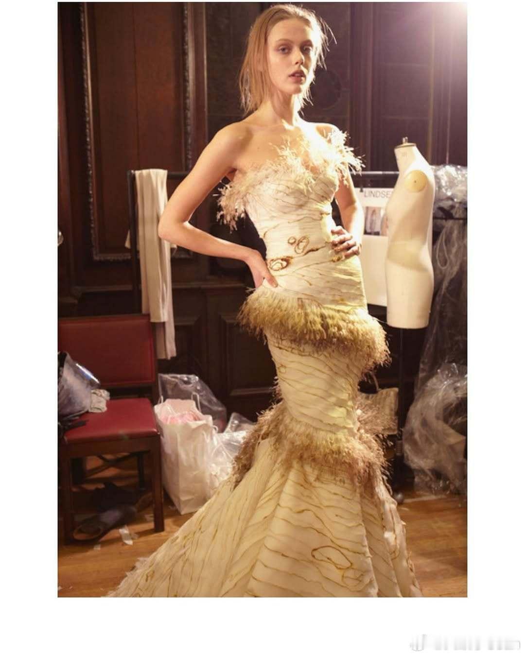 2012年还是模特的Frida gustavsson弗里达古斯塔夫松为Giles