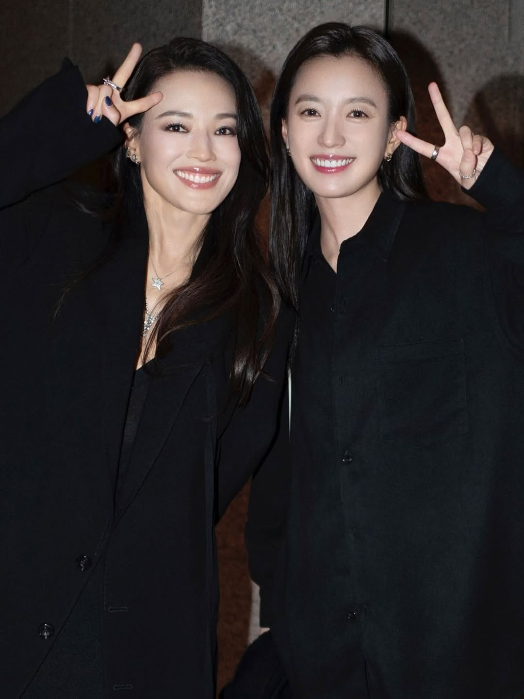 舒淇 韩孝周合影✌️对我眼睛很好舒淇：韩孝周美眉本人也太美了吧 ​​​