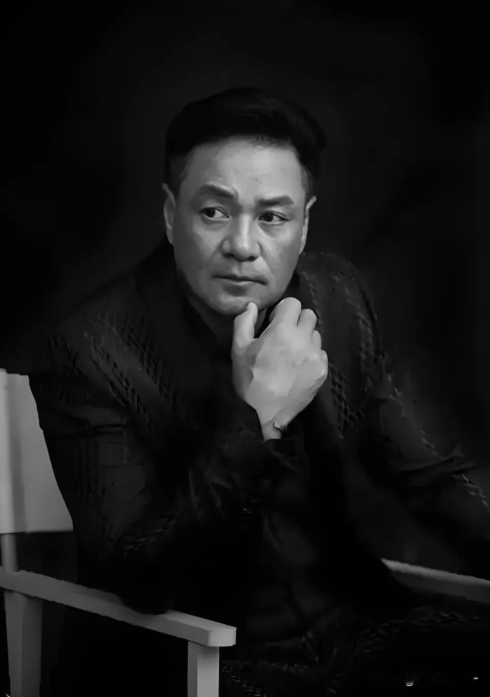 老尹死了，

可替他感到惋惜的同时，

我却有一个问题没有搞明白，他为啥要和老歪