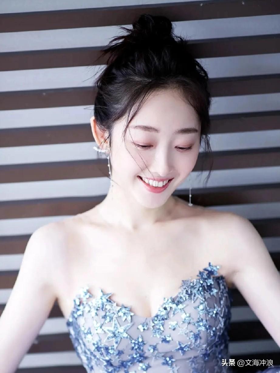 中国诗人为演员蒋梦婕写的一首“接龙诗”！

一帘幽梦入红楼
楼藏婕妤韵悠悠
悠然