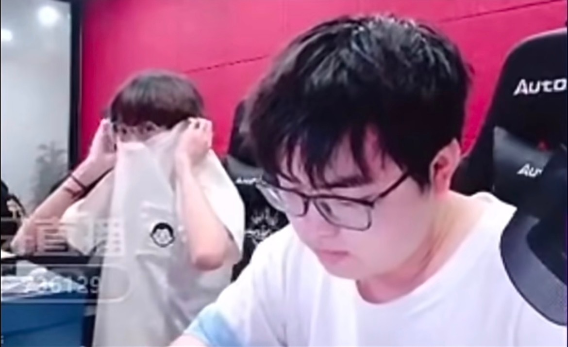 向阳小心身后有傻子 ​​​