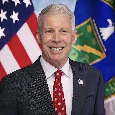 美国能源部长克里斯·赖特今天说：“委内瑞拉石油销售所得收入不再经卡塔尔转拨，而是