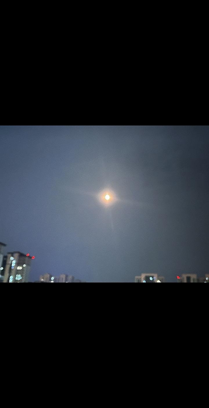 《中华人民共和国劳动法》是调整劳动关系以及与劳动关系密切联系的社会关系的法律规范