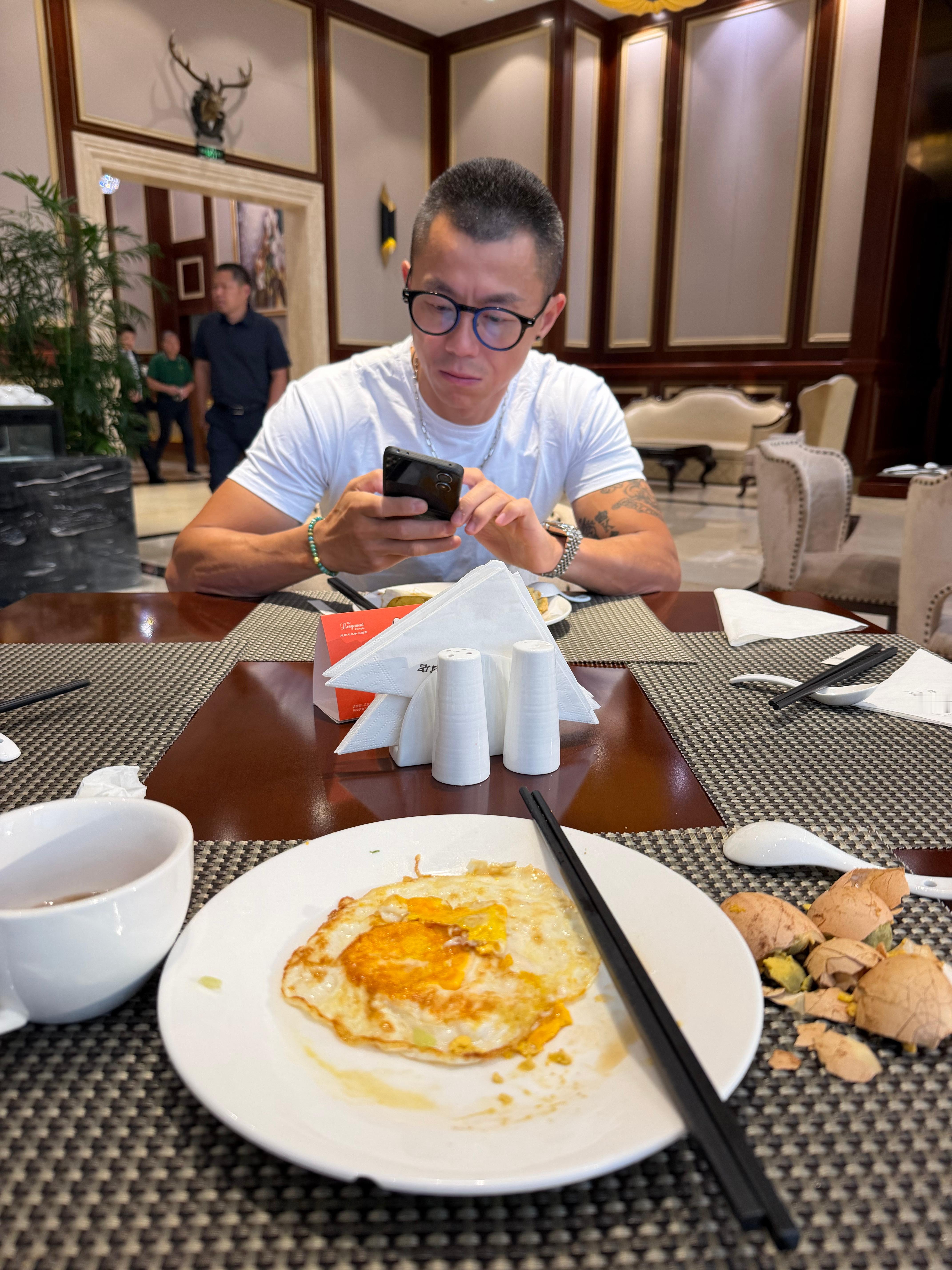 又是能现场看吃播的一天
