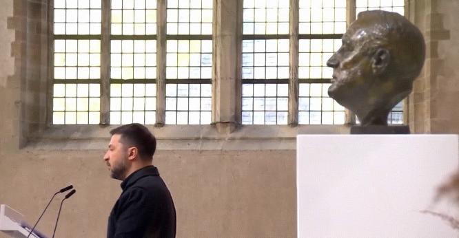 泽连斯基彻底坐不住了！这位乌克兰总统公开喊话，俄罗斯试图“将乌克兰从地球上彻底抹