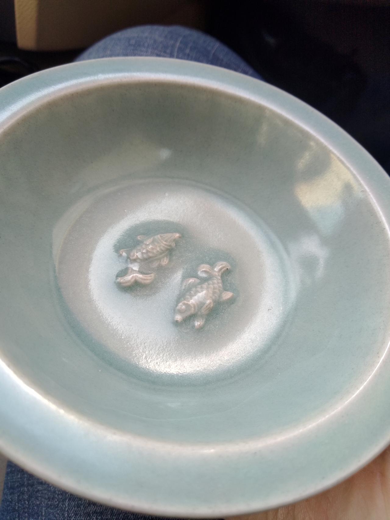 南宋龙泉粉青釉双鱼洗，手机太老细节拍不出来。
