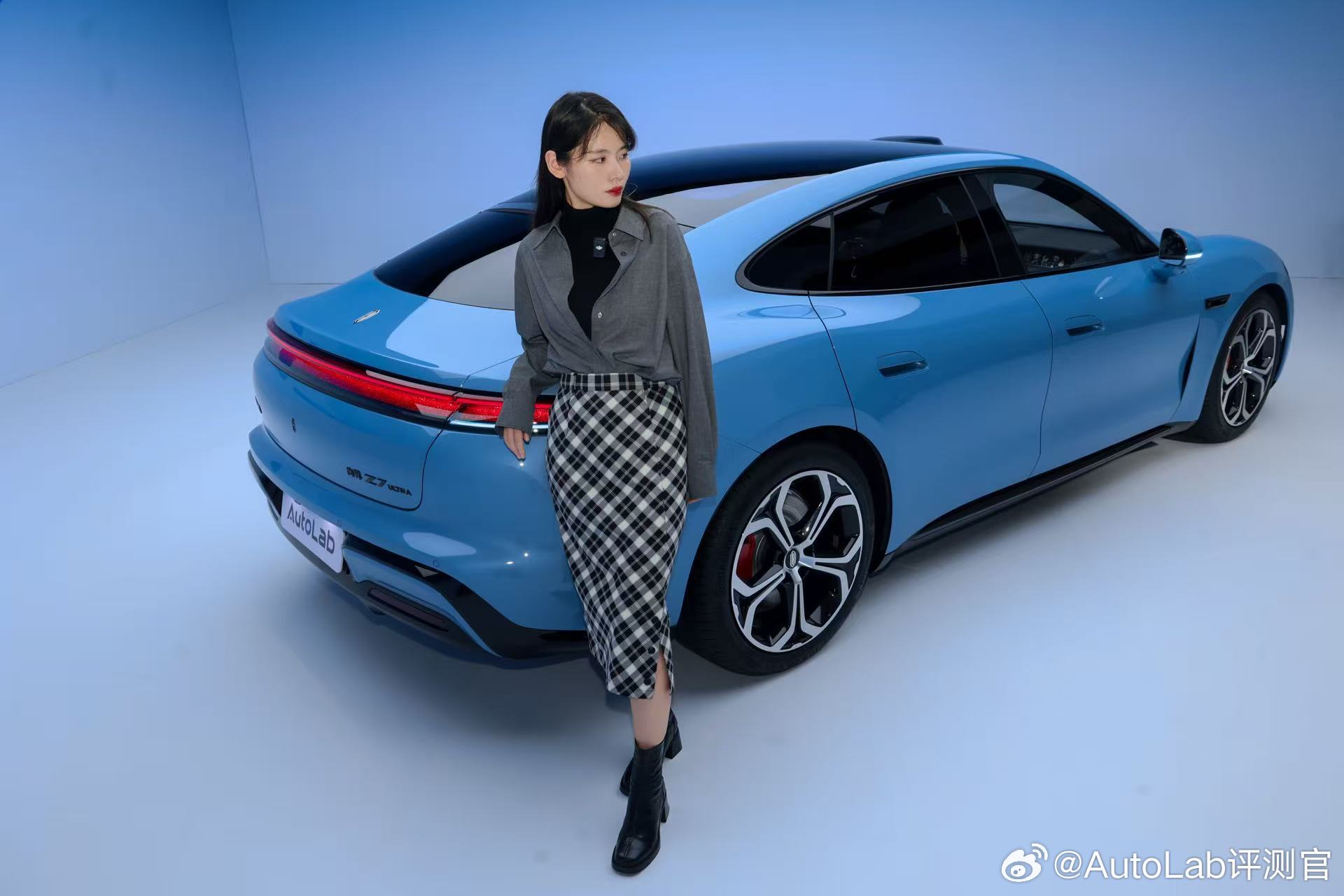 Z7的这个蓝色是真好看，车身比例也很好尚界Z7谁看谁尚头