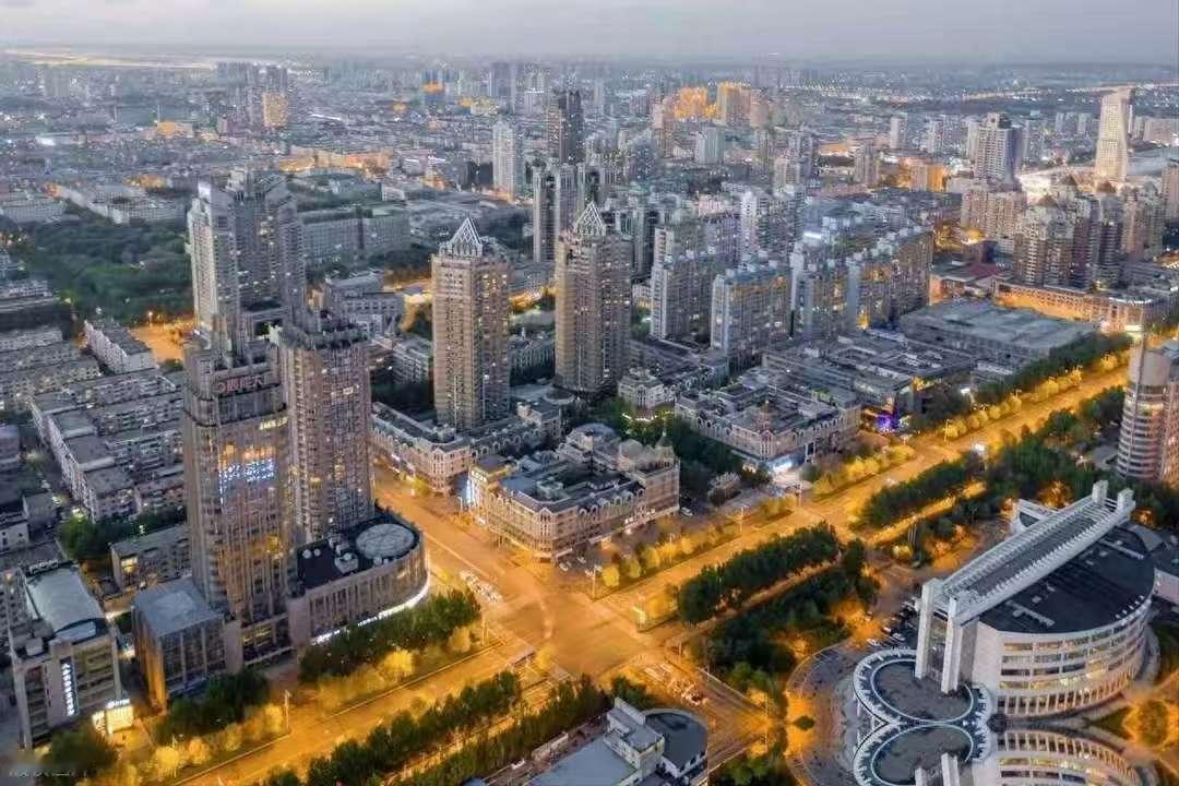 哈尔滨，全国省会里面积最大却最不被注意的那一个。

它有5.31万平方公里，开车