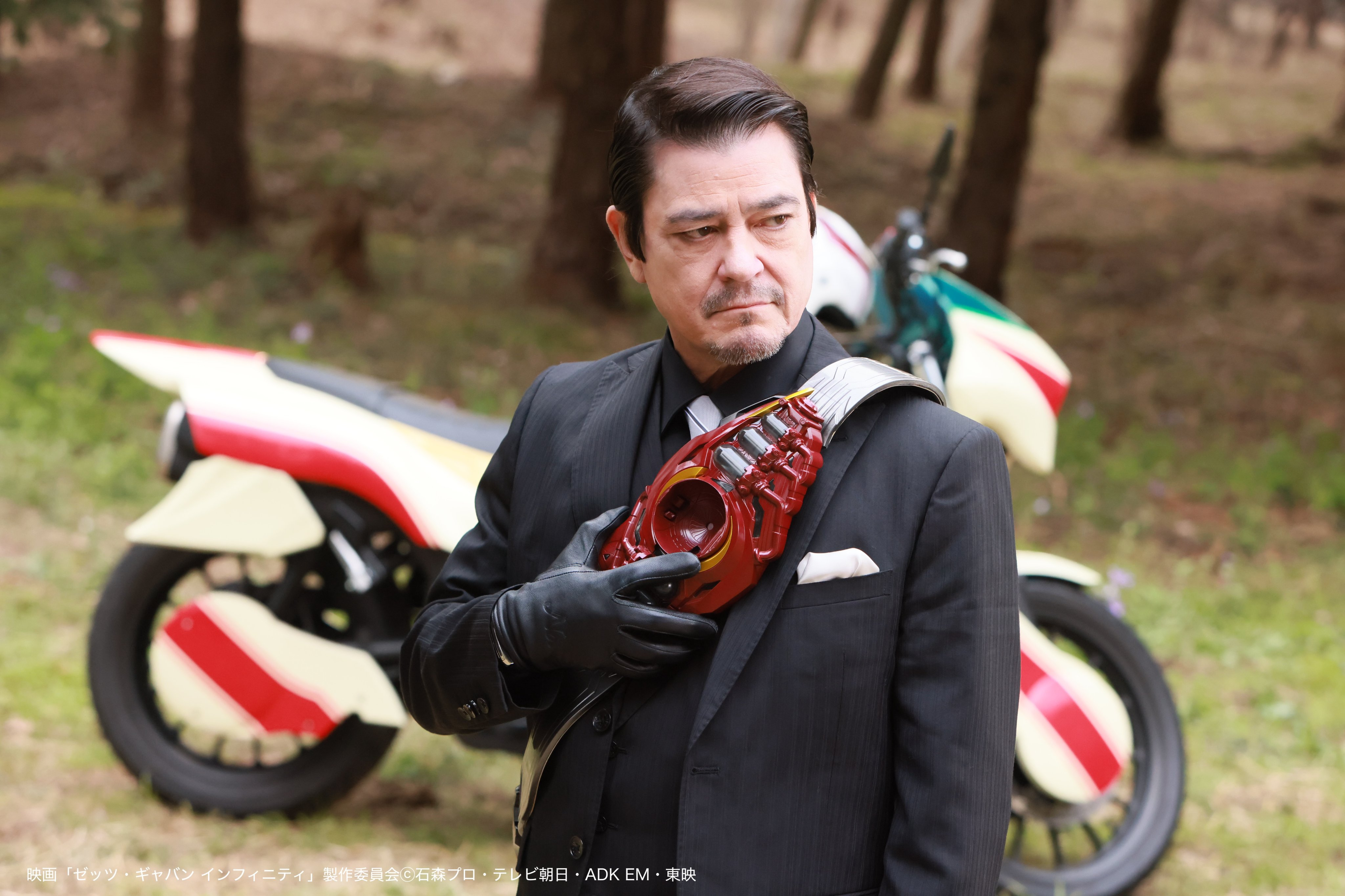 假面骑士ZEZTZ ◢◤￣　⠀⠀⠀⠀⠀"擬装"⠀⠀⠀⠀⠀⠀⠀⠀⠀⠀＿◢◤⠀映画『