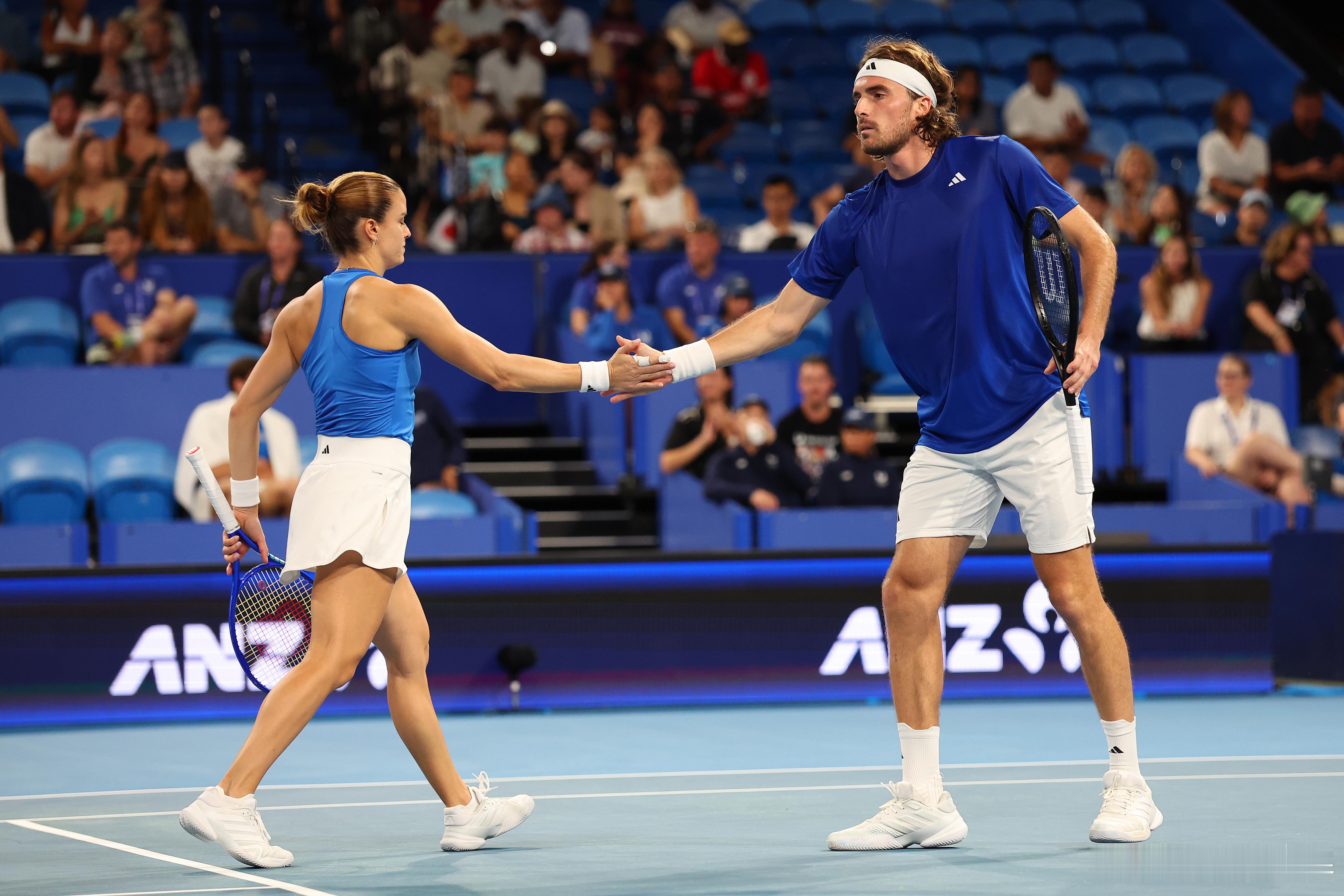 希腊3-0 日本 ⚡️珀斯赛区E组混双争夺，西西帕斯/萨卡里6-2 6-3击败内