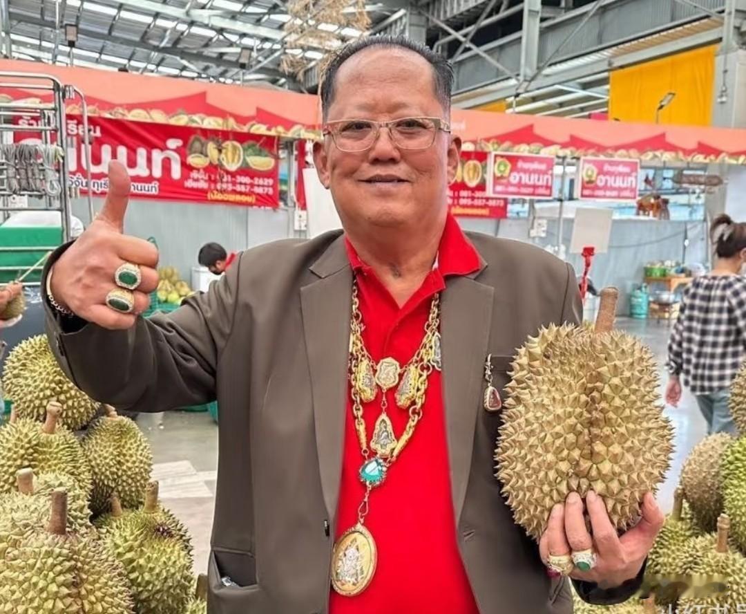 泰国榴莲大亨将没收出轨儿子资产，现在有钱人能做到这个程度真不容易，榴莲大亨三观很