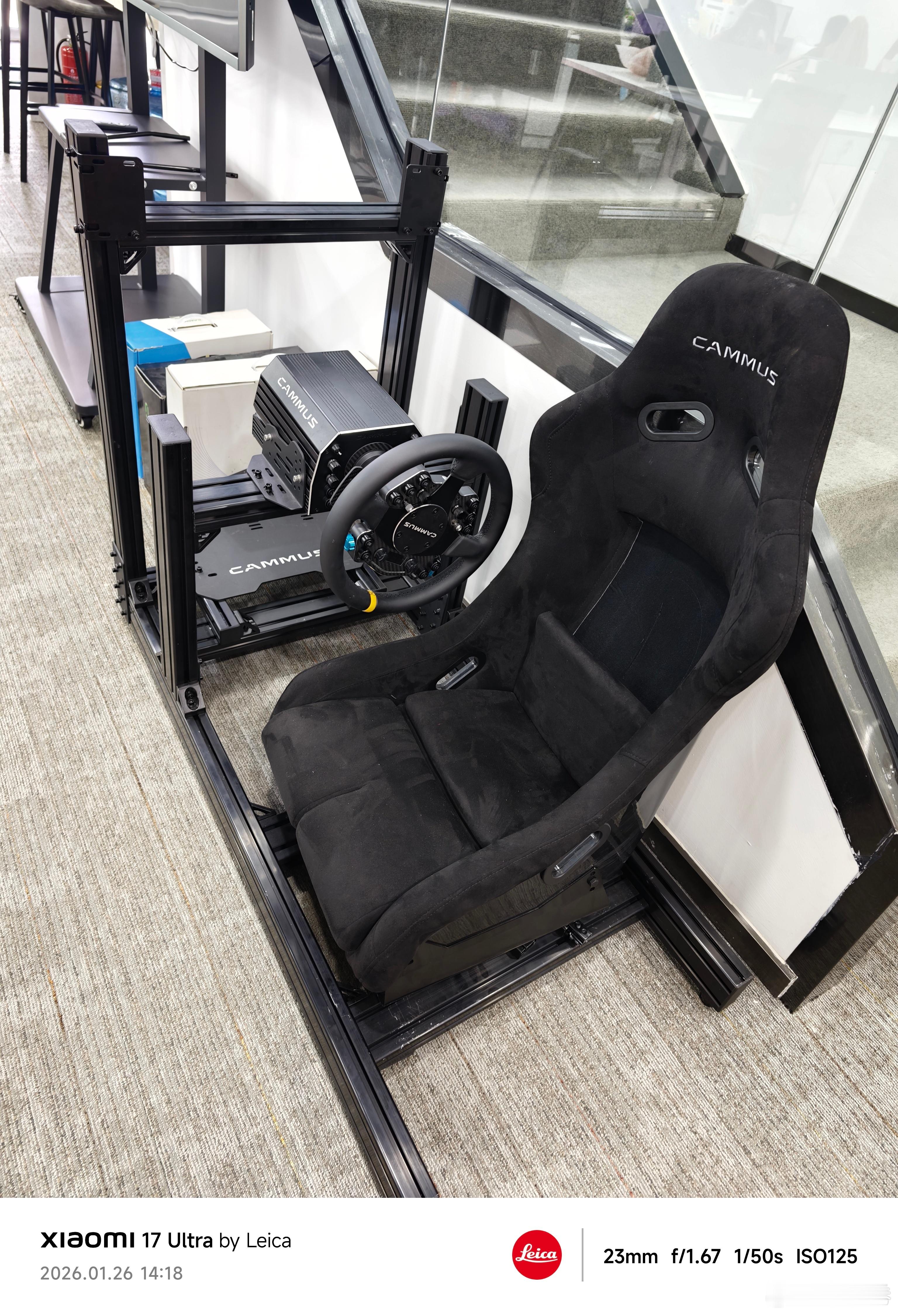 送的卡妙思模拟器已被我搬到了办公室，等着PS5《GT赛车7》更新SU7 Ultr