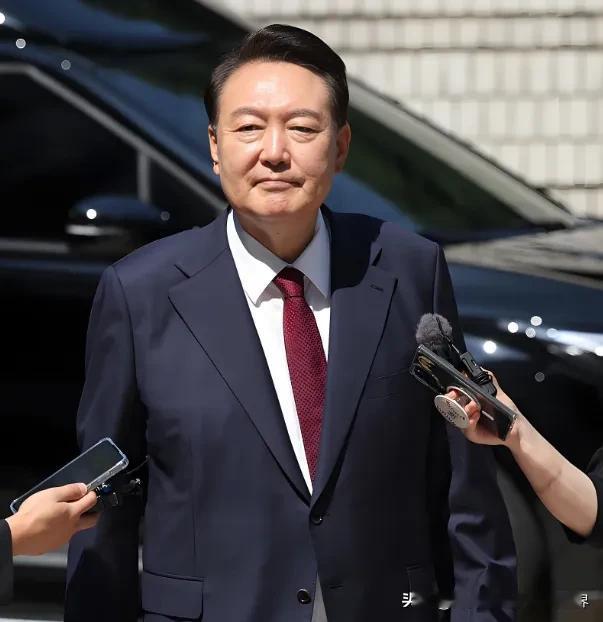 任何小看尹锡悦的人，迟早都会吃亏。尹锡悦人还早牢房，他的证人却死了！当地时间28