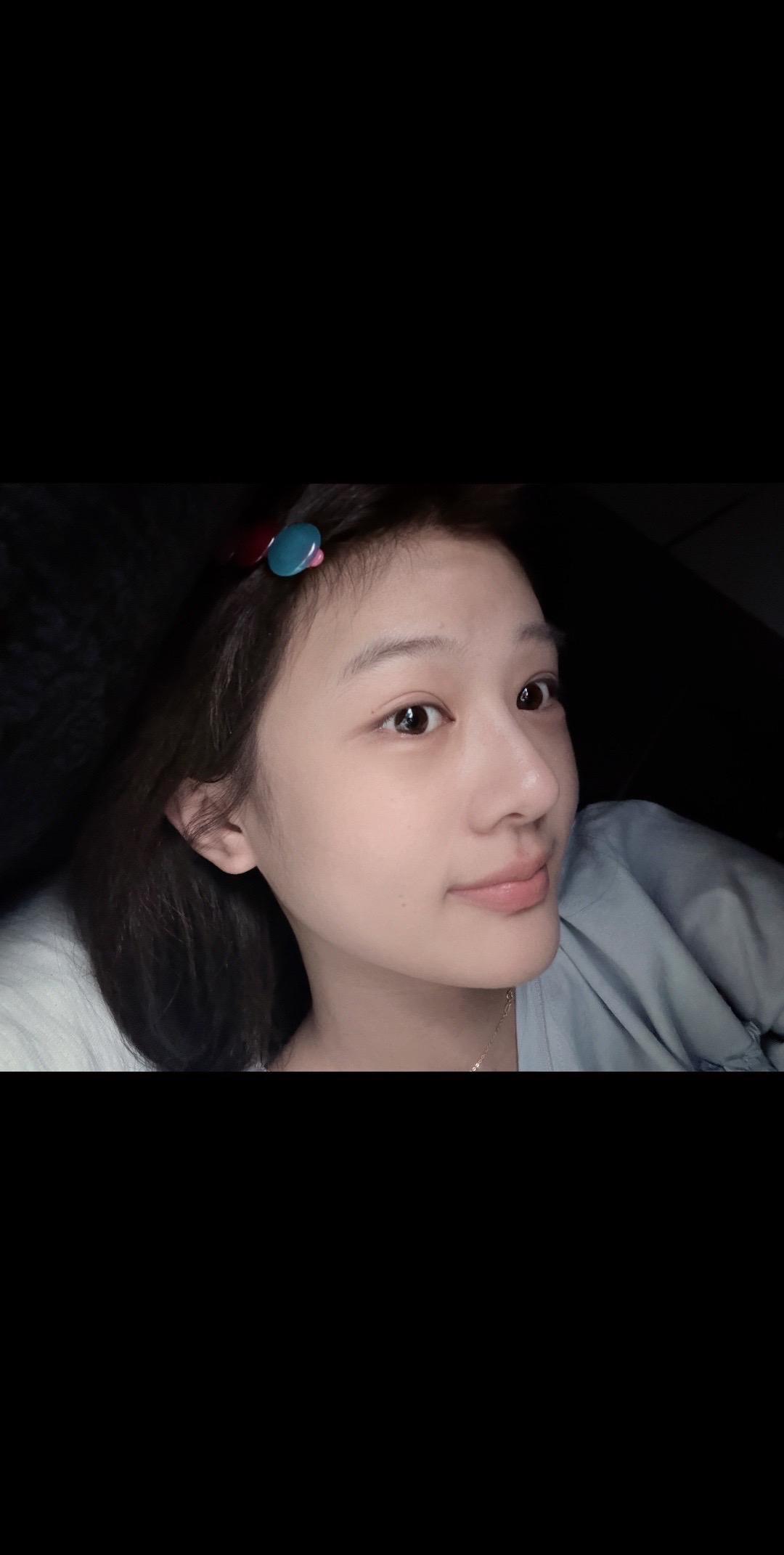 我以为终于有人懂我湿润的眼眶过了很久才发现你早已厌烦我的眼泪