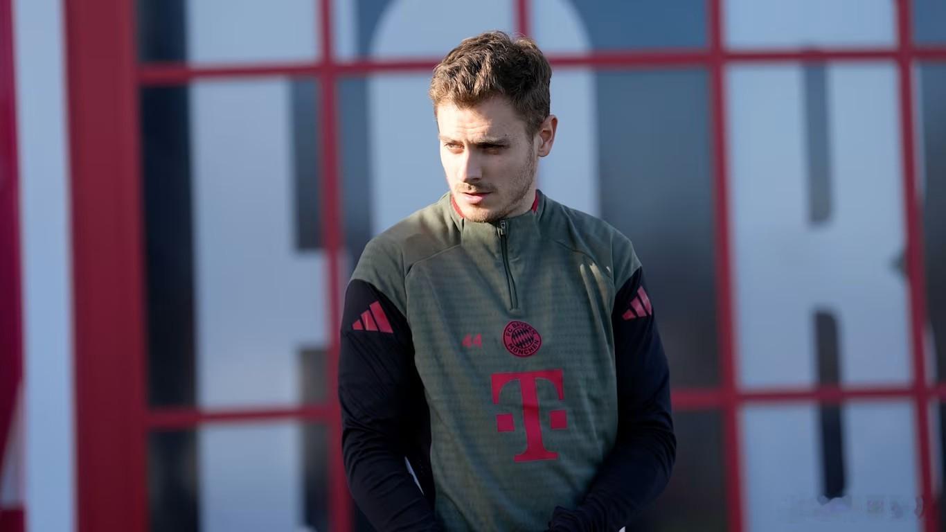 斯坦尼希奇已经回到球队训练，看来恢复情况还是不错的，不过他不会参加今晚和埃因霍温