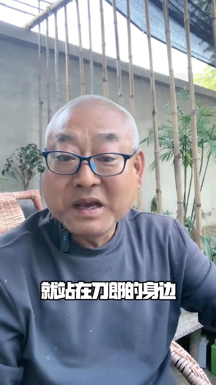 你刷到过这个问题吗？有人在问：零五后大学生还没毕业就站在刀郎的身边成了各大舞台职
