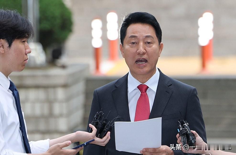 6月17日，韩国首尔市长吴世勋涉政治掮客明泰均民调垫付丑闻一审终审开庭，韩国特别