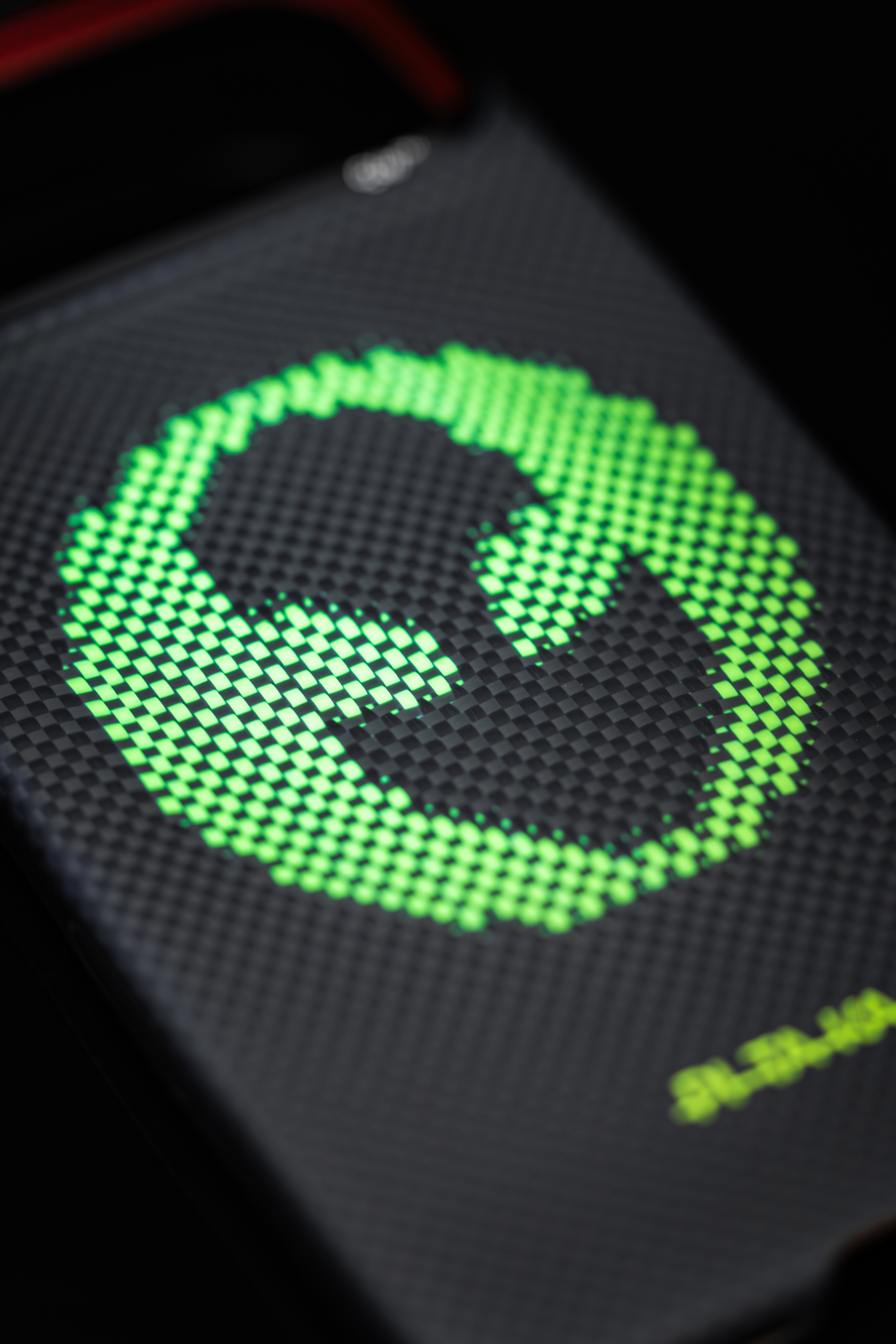 PITAKA的Aries联名外星人手机壳更新到iPhone17系列，壳体依旧经典