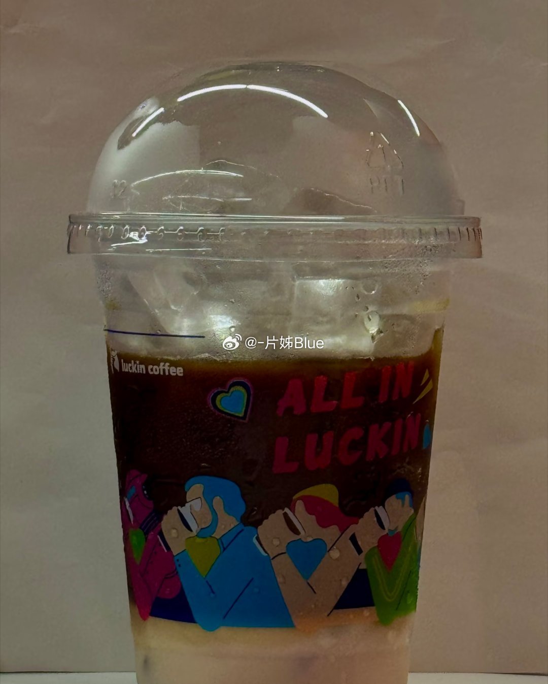 虽然短暂的认同好像对世界而言没有那么糟糕但看不见那些的地方才让人措不及防地残忍而