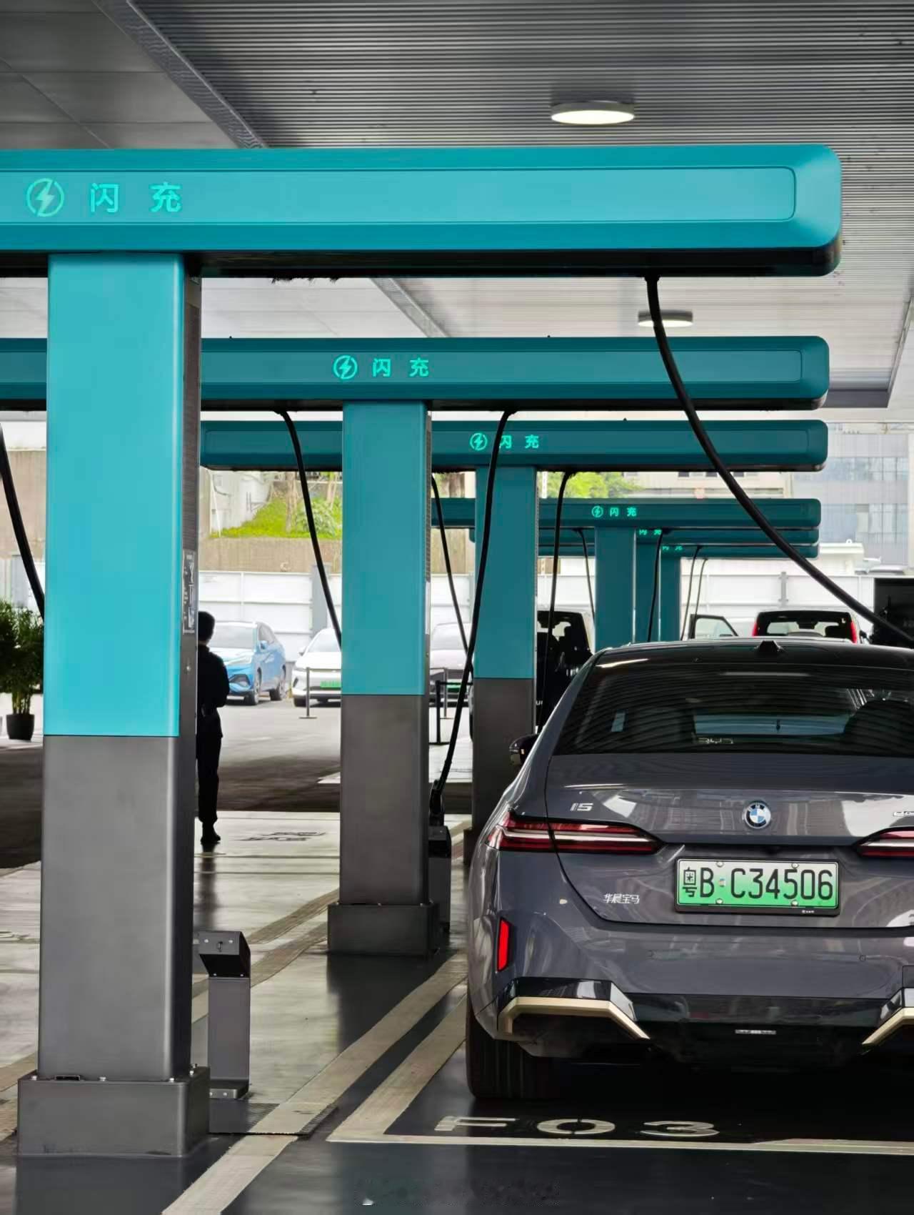 比亚迪依旧发布即上市，昨晚刚发布的2026款海豹06GT，今天就开启了首批车主交