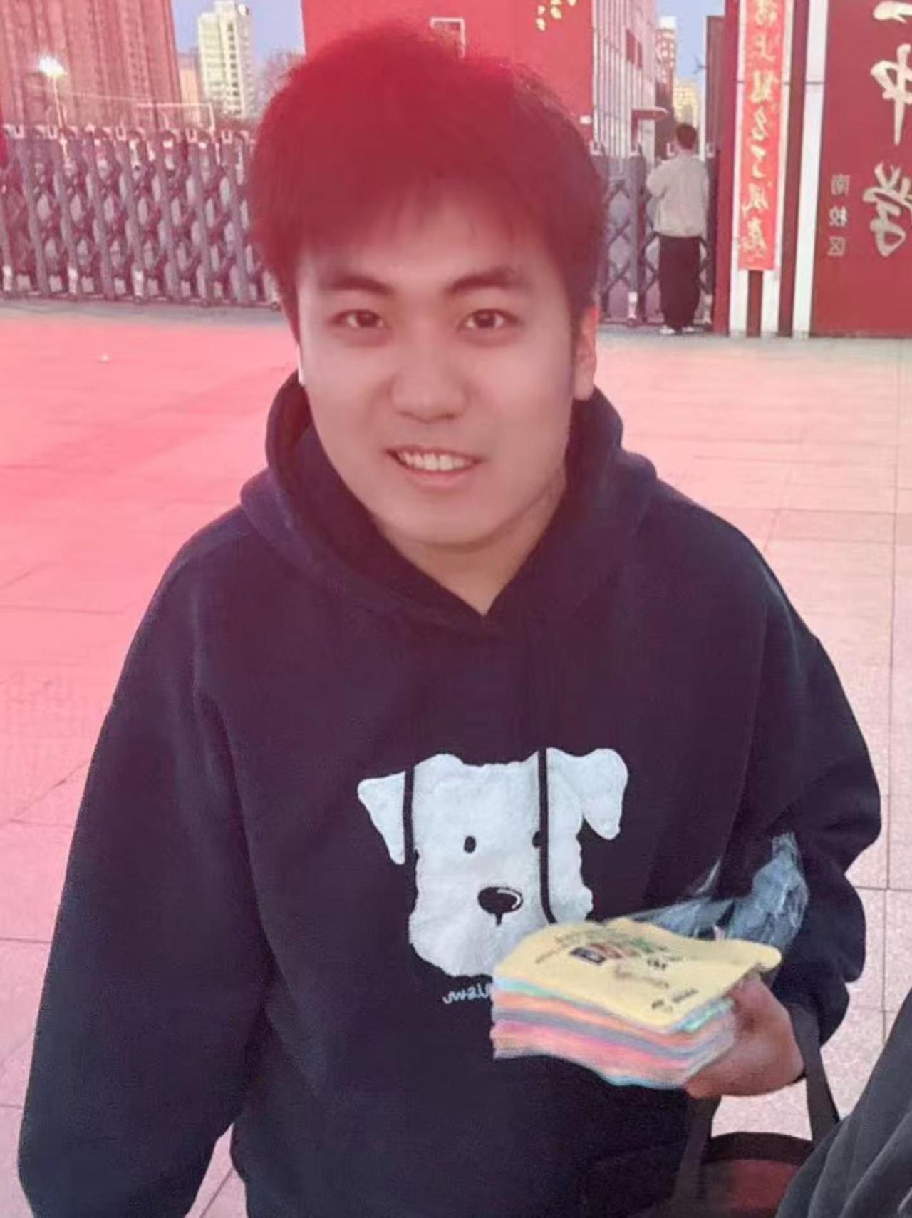 同事要给我做表情包，这三张哪张照片好看。记录我的生活 vlog日常 对比照 变形