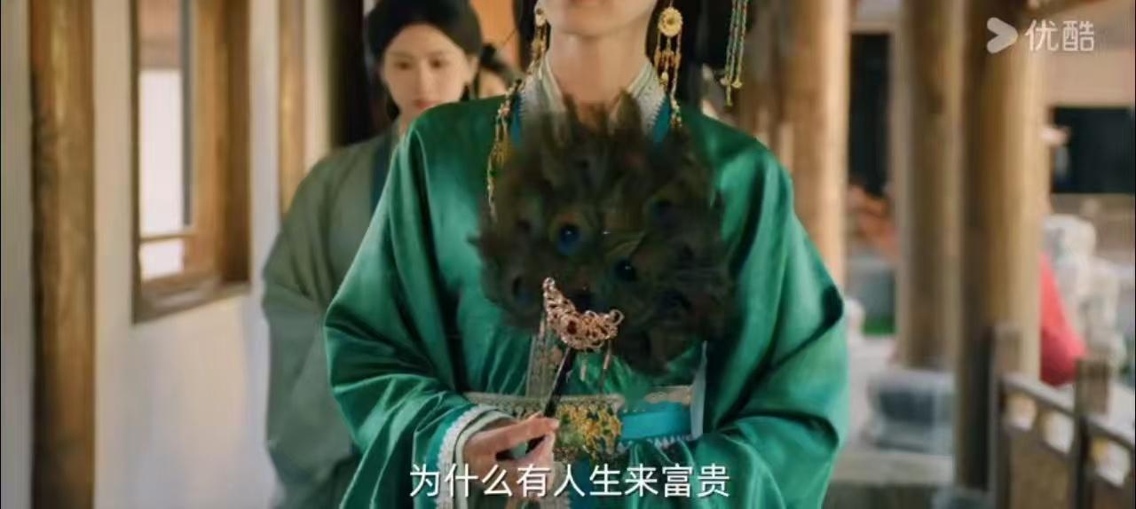 幽怨清冷自带破碎滤镜，又暗藏腹黑心机的恶女气场，田曦薇把两种反差气质完美融合在一