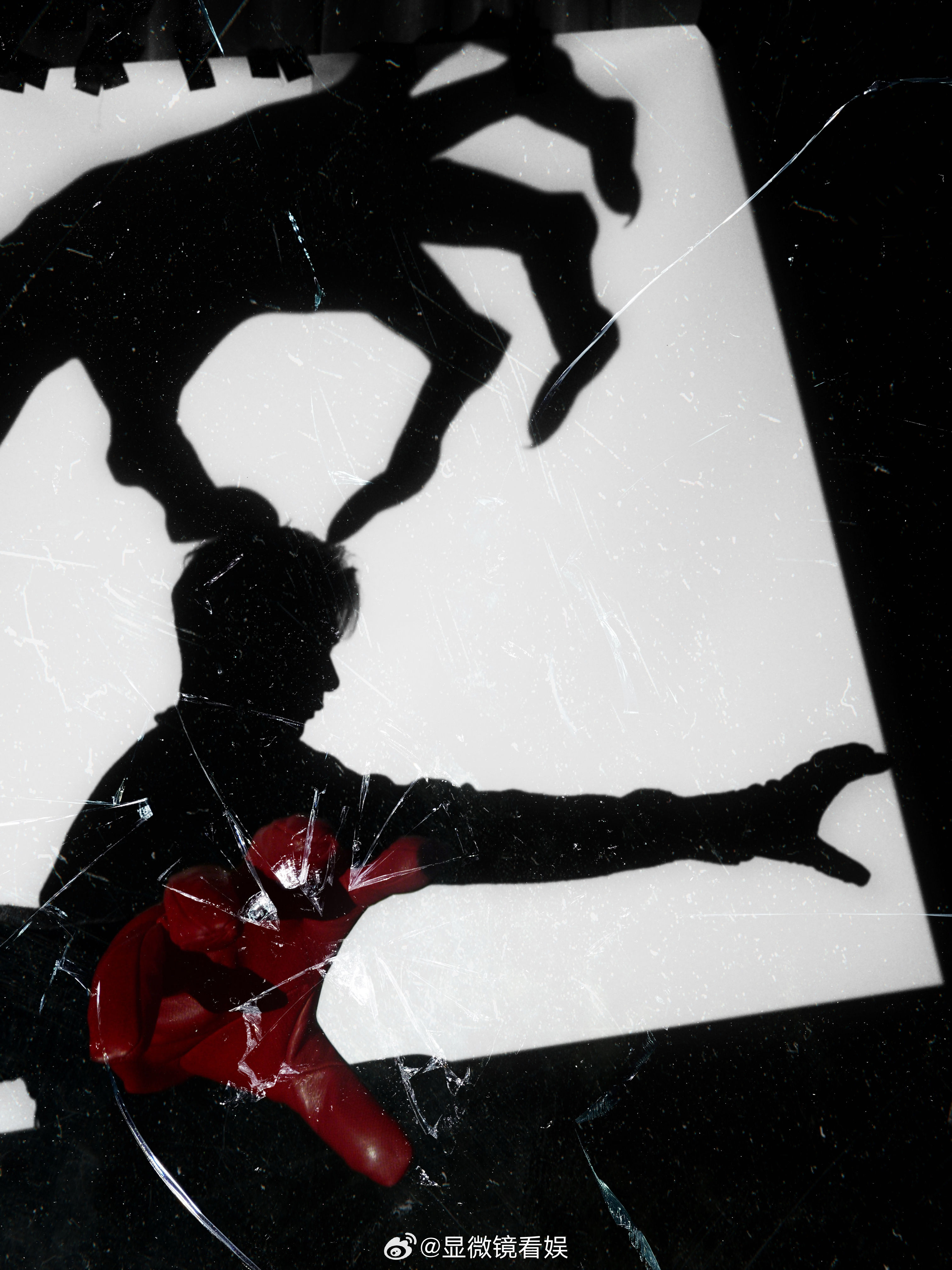 陈星旭Vogue出发图暗黑恶魔阴湿味陈星旭这是什么撕开裂缝归来主题，这身“阴湿男