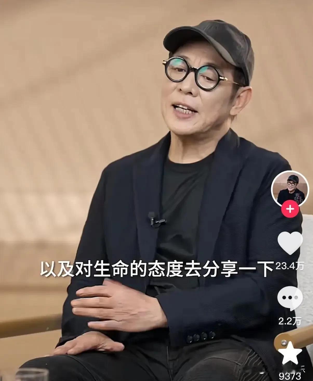 李连杰的采访看得人直挠头

记者问个简单问题

他都能绕到天地阴阳、宇宙气场上，