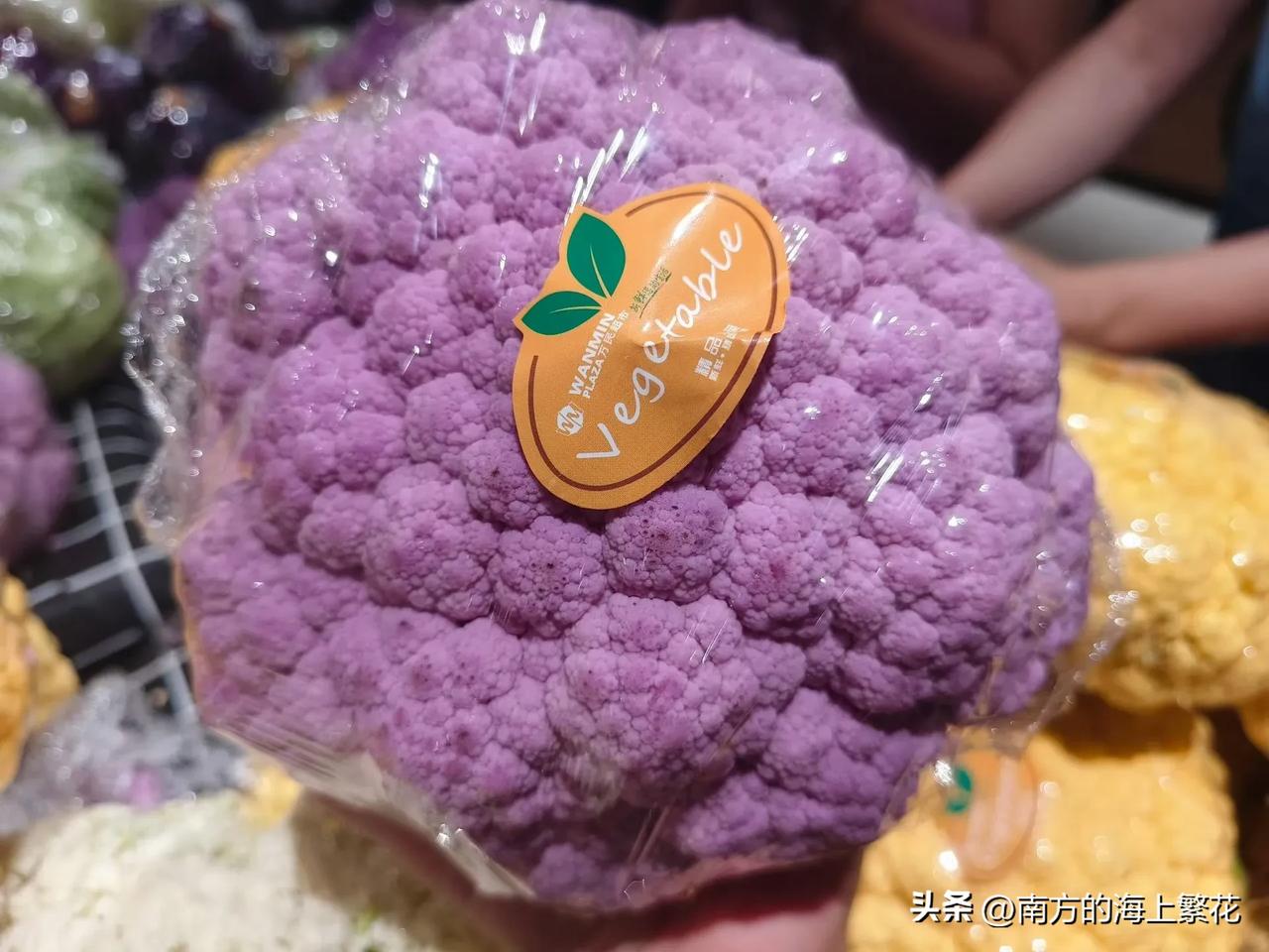 请人吃饭，和人一起吃饭都得讲规矩。
亲戚朋友如果一起聚会或者办家宴，喜宴，做东的