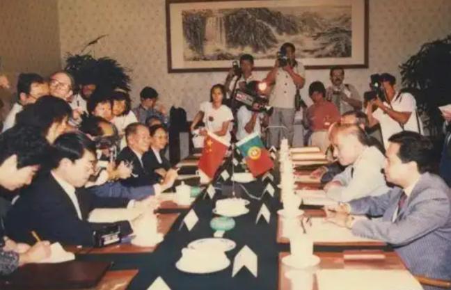 葡萄牙实力远不如英国，为何澳门回归比香港还晚两年？

说起港澳回归，不少人都有个