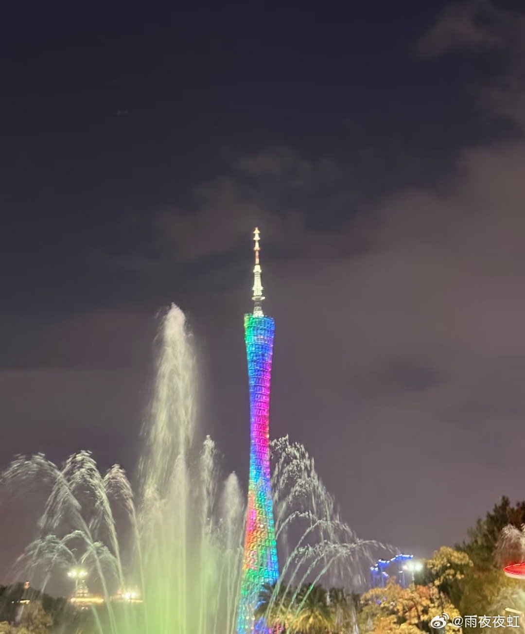 错过了..只看到一个喷泉..金铲铲新的合成方式出现了金铲铲之战