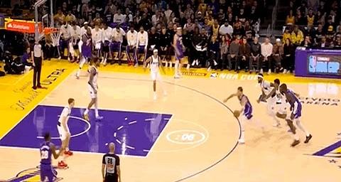 谁看了不说一句绝！湖人首节这波操作直接炸场！11分09秒，东契奇借艾顿挡拆突内线