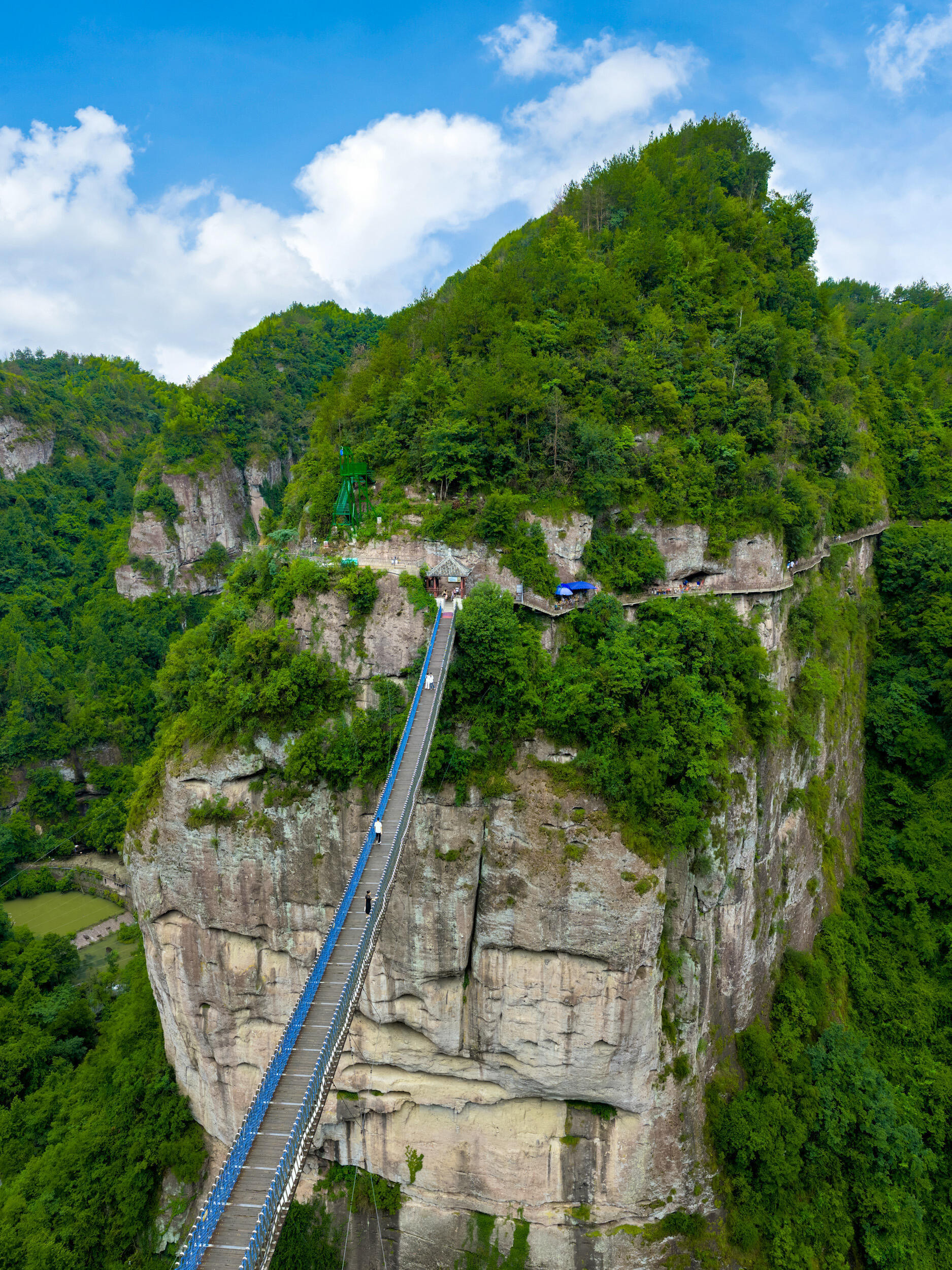 国内旅游🌿我宣布！这是今年最爱的「山野水上乐园」‼️登山——绍兴新昌十九峰，承