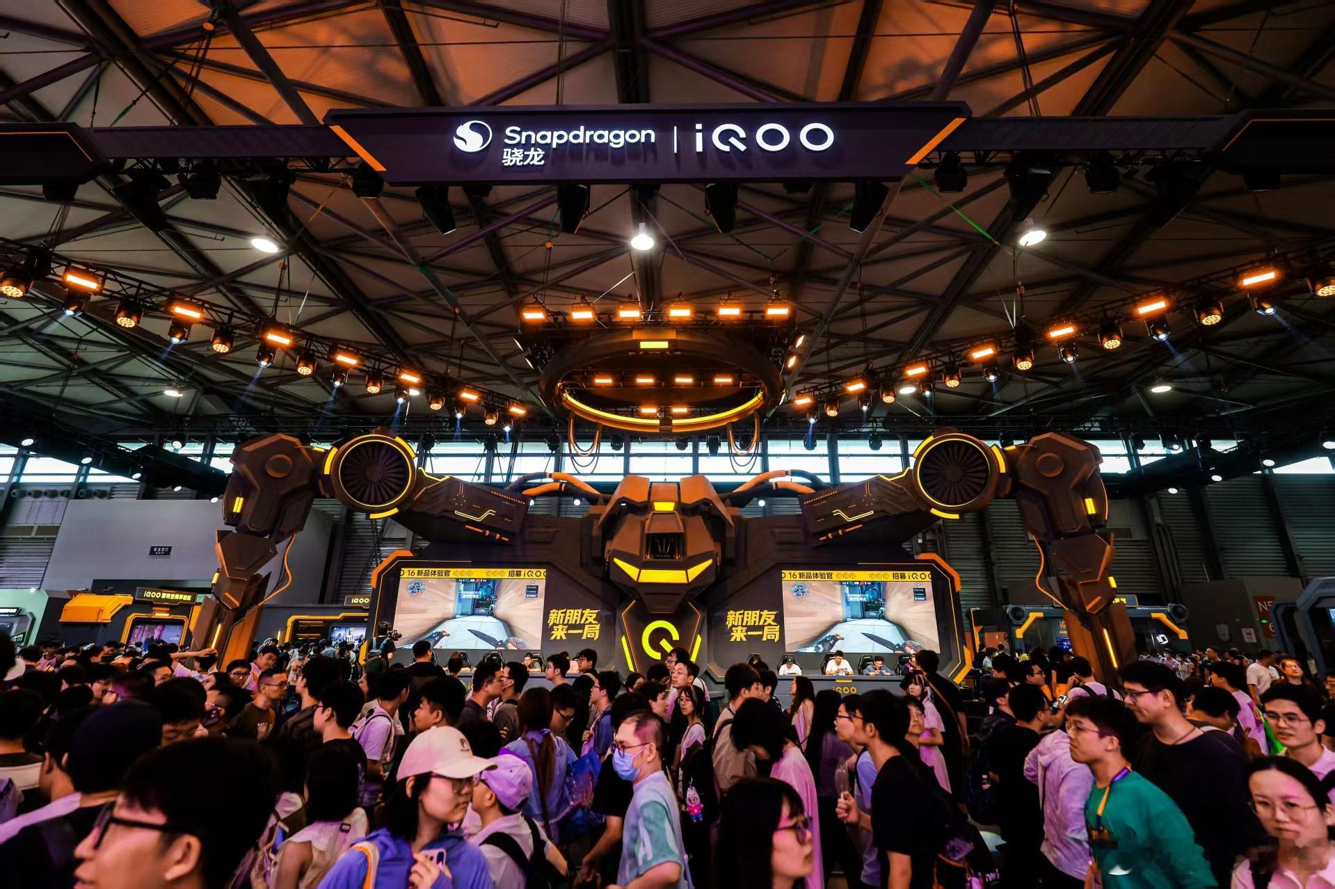 iqoo ChinaJoy iQOO展馆今天好热闹