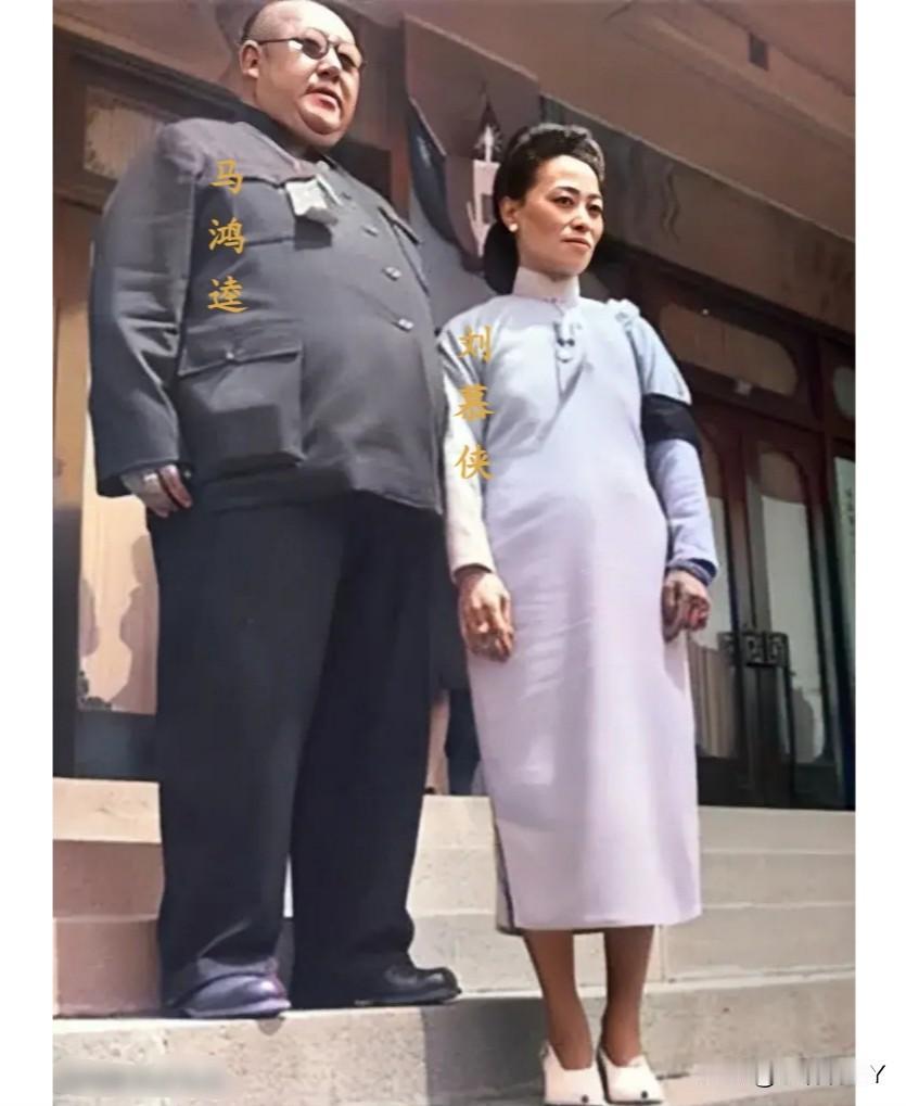这才是1948年马鸿逵和四姨太刘慕侠在宁夏奔丧时的真实样貌，这并非演戏，也并非电