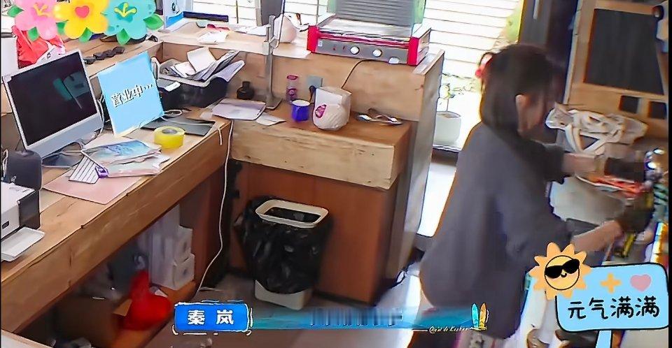 沈月榨汁VS秦岚榨汁头一次看到榨汁把那么多东西放进去榨的，好好奇它们的味道啊！沈