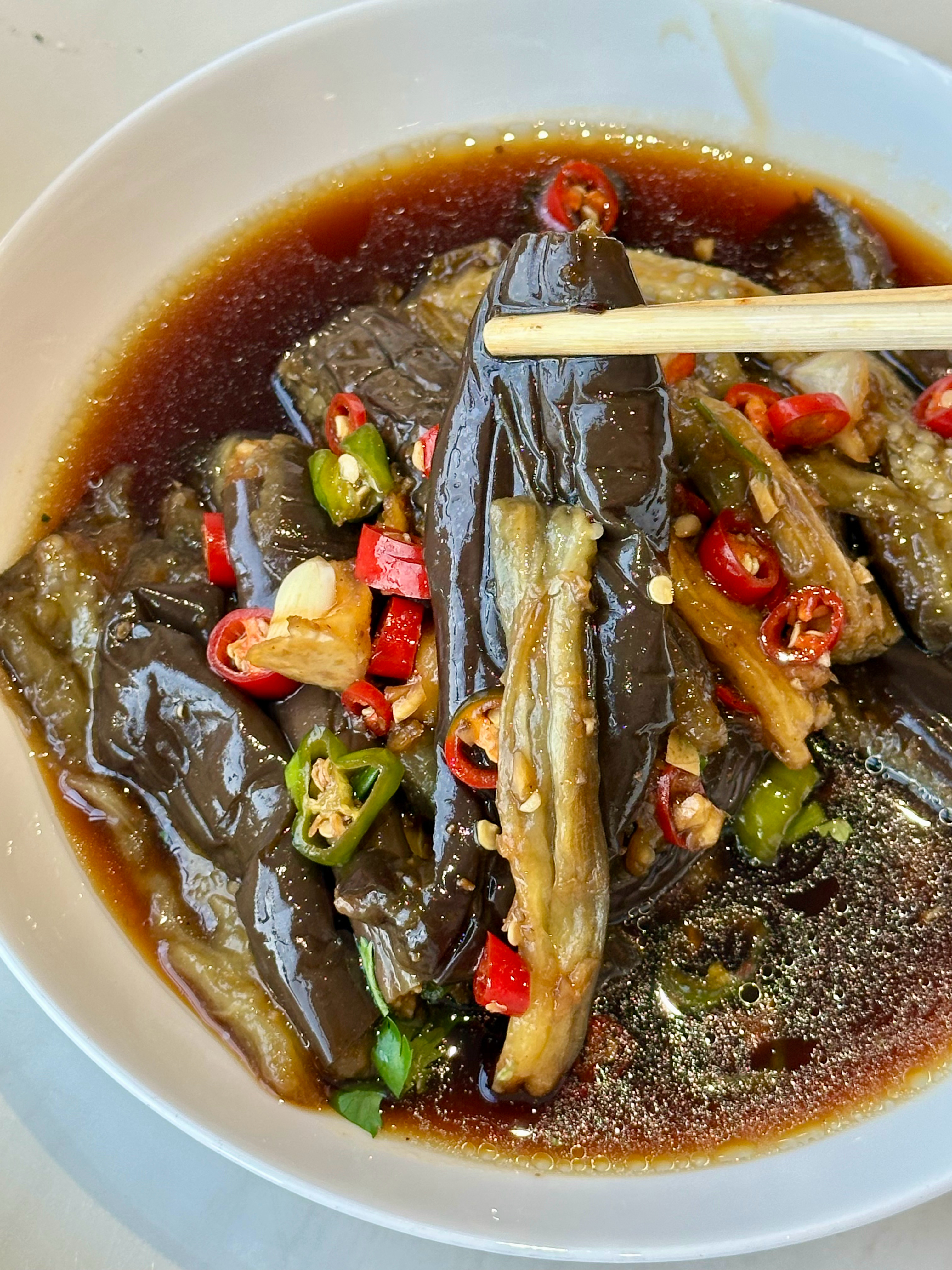 凉拌茄子，凉拌圈圈肉原来是猪肘子，晚上小菜适合下饭佐酒，可惜两样都不能碰，也罢！