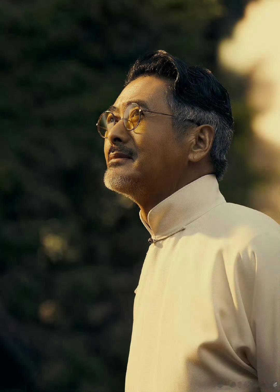 看完唐探再也不笑机器人扭秧歌  家人们，笑不活了！以前看春晚机器人扭秧歌，我笑得