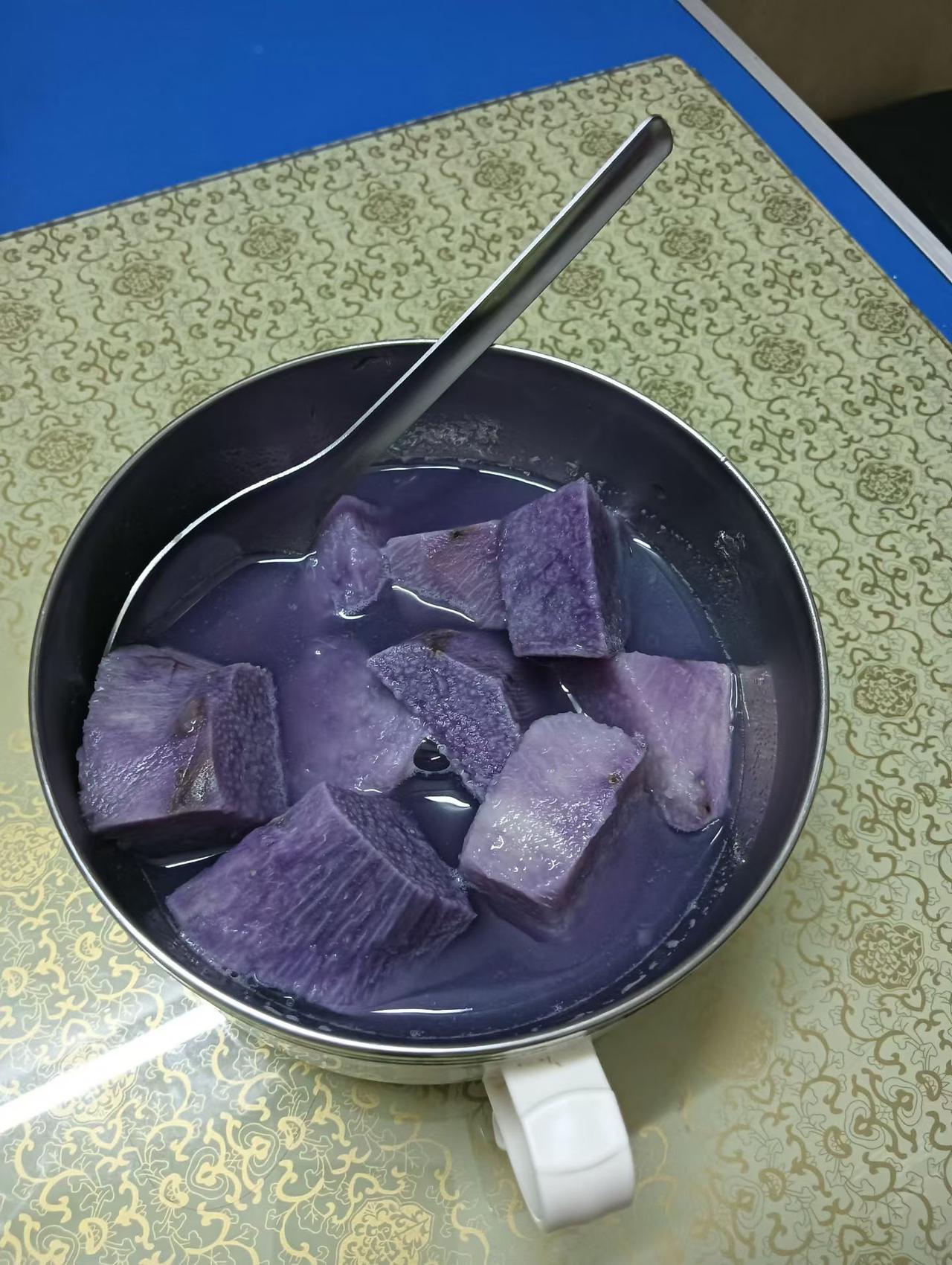 结婚好还是不结婚好呢？不结婚一个人吃饱，全家不饿。家里的卫生想搞就搞，被子想叠就