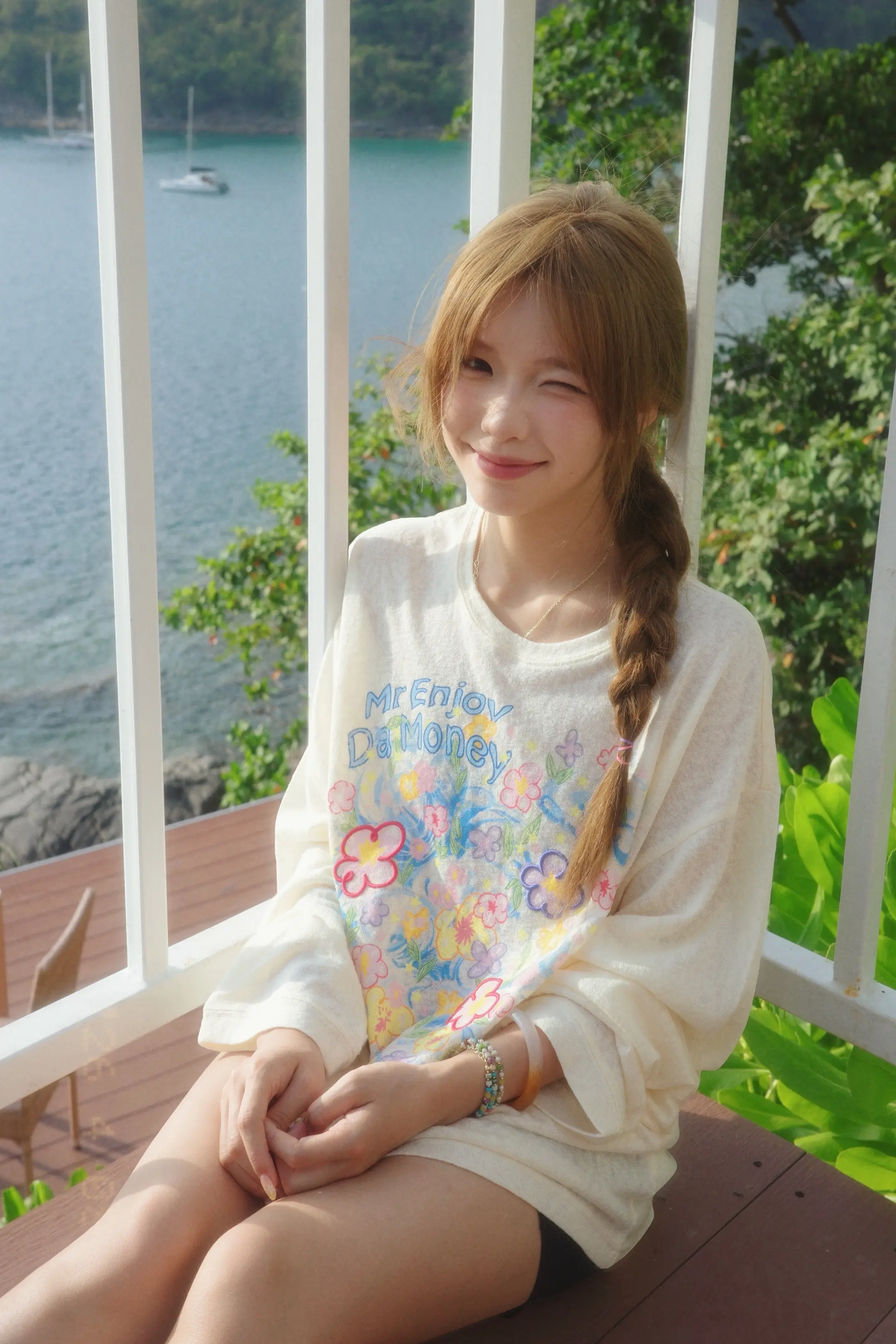 因为你一直很明媚 这世界因你而可爱