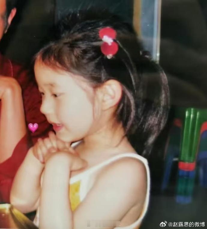 赵露思的日常九宫格  赵露思分享的日常  赵露思用九宫格展现日常，每一张照片都像