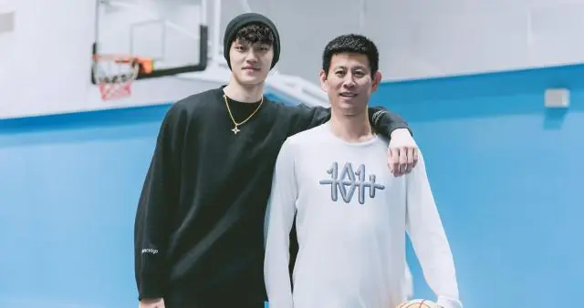 曾凡博官宣续约回归首钢 CBA最豪华本土阵容出炉