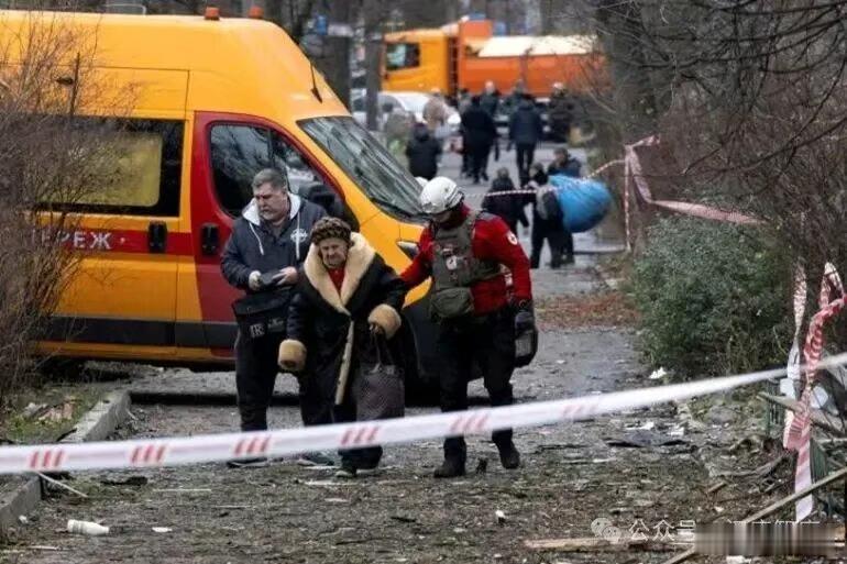 节日诅咒、和平计划与冷峻现实！2025年12月24日，乌克兰总统泽连斯基在圣诞前