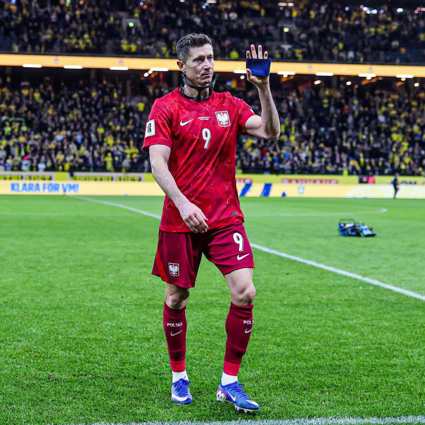 ⚽️国际比赛日战果世预赛｜🇸🇪瑞典3-2波兰🇵🇱：莱万代表波兰首发出战踢