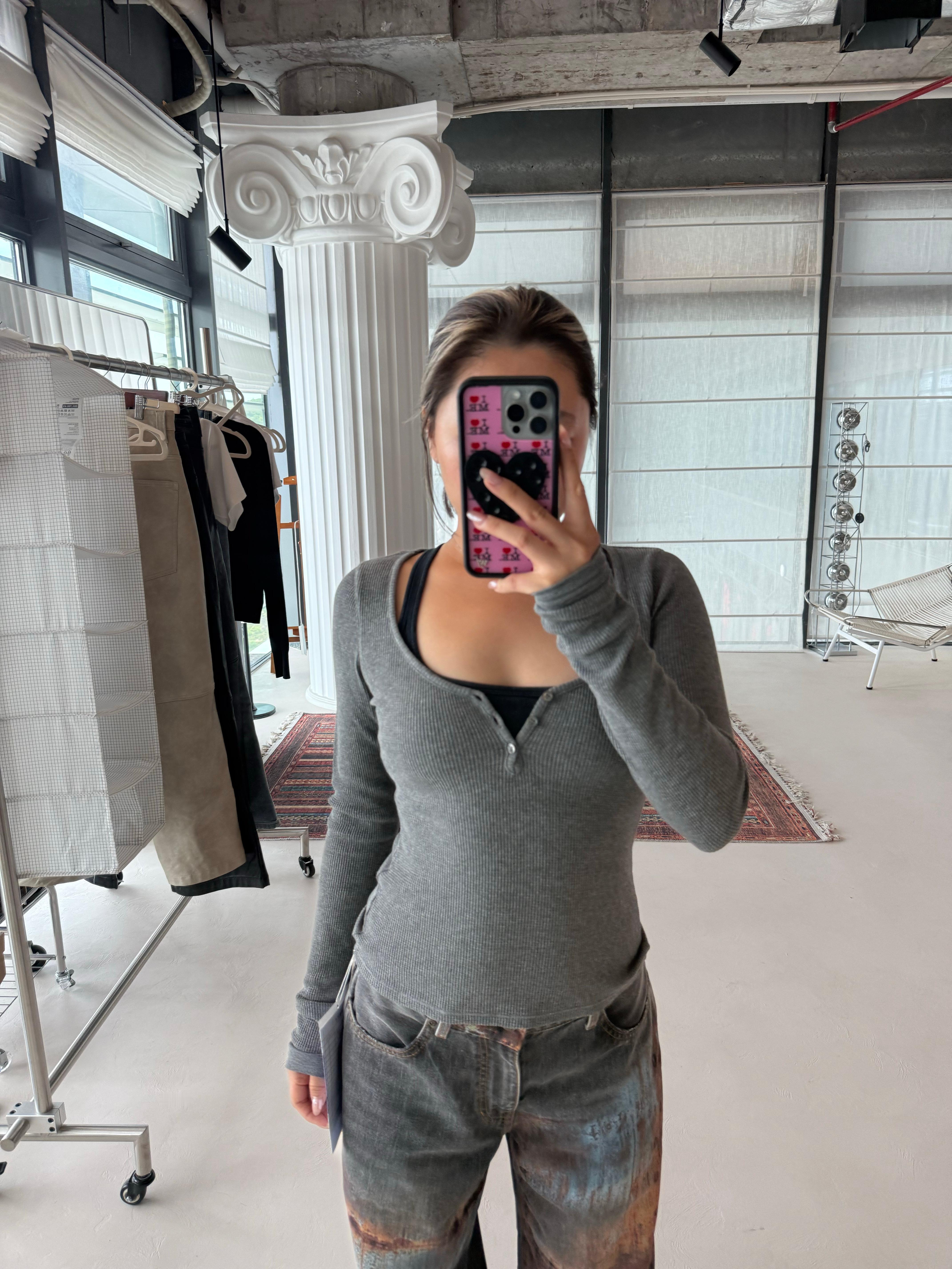 我发现人是会忙出惯性的这几天不死心又在研究皮裤了哈哈这颜色真的爱死啦你就说让我怎