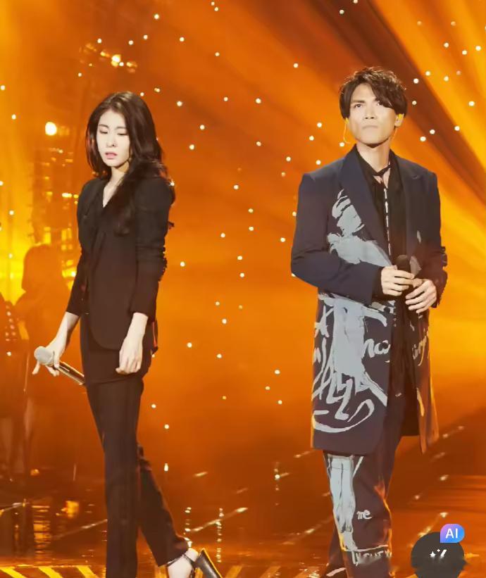 #杨宗纬张碧晨凉凉后再合作#再次合作的舞台真的好有氛围感，声音真的狠狠拿捏我了 